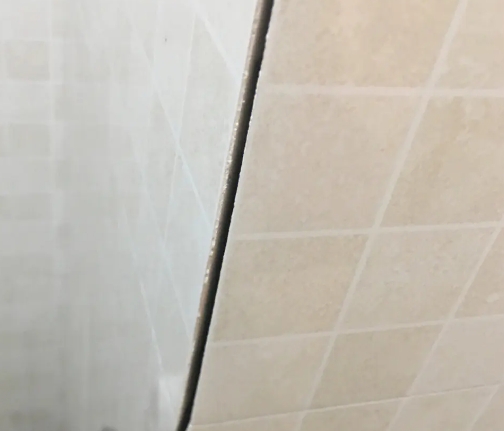 石狮瓷砖空鼓维修公司分享阳台瓷砖脱落的修复过程可以分为以下几个步骤