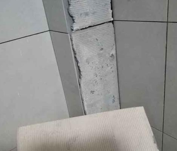 石狮瓷砖空鼓维修公司分享下厨房瓷砖脱落的补救措施。